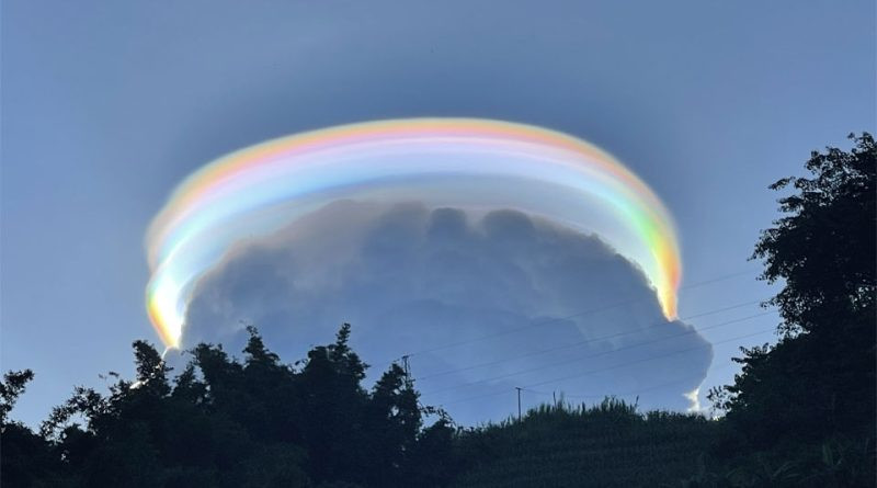 Un nuage de Pileus irisé au-dessus de la Chine