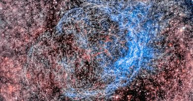 La nébuleuse asymétrique entourant l'étoile Wolf-Rayet 18